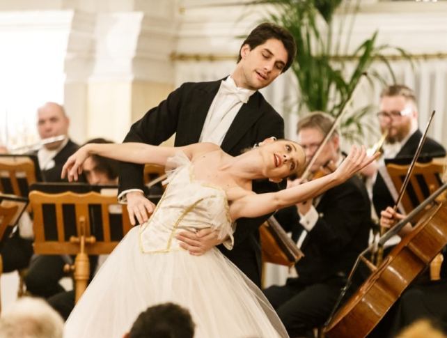 Strauss & Mozart concert in Kursalon Vienna, Ballet dancers